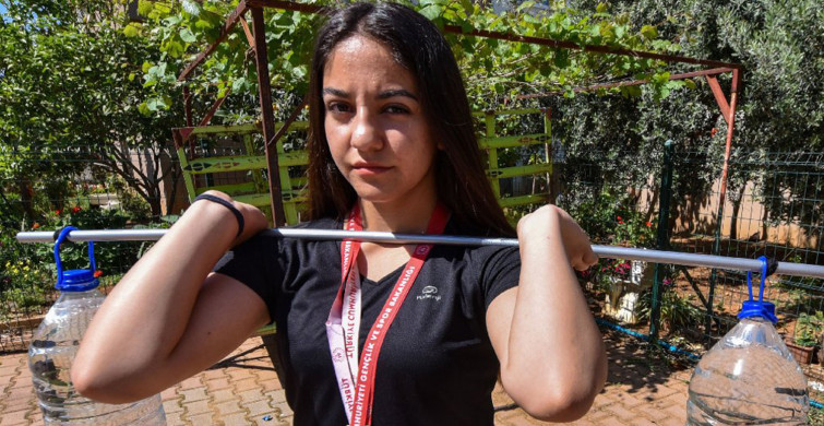 Hayallerinden Vazgeçmedi; Su Bidonlarıyla Çalıştı, Bronz Madalya Kazandı