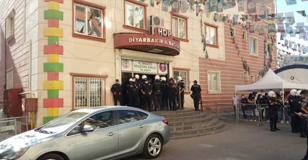 HDP Diyarbakır İl Eş Başkanlarına Gözaltı