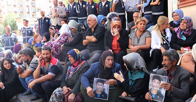 HDP Önündeki Oturma Eyleminde 5'inci Gün; Aile Sayısı 13'e Çıktı