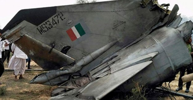 Hindistan Sınırında Savaş Uçağı Düştü