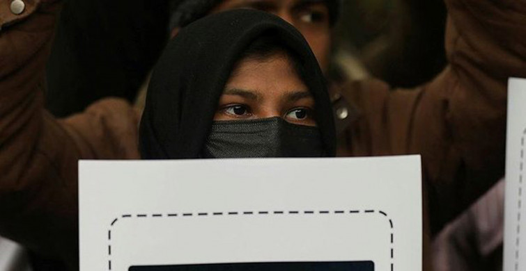 Hindistan'da Skandal Başörtüsü Kararı: Eğitime 3 Gün Ara Verildi!