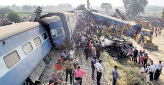 Hindistan'da Tren Kazası 