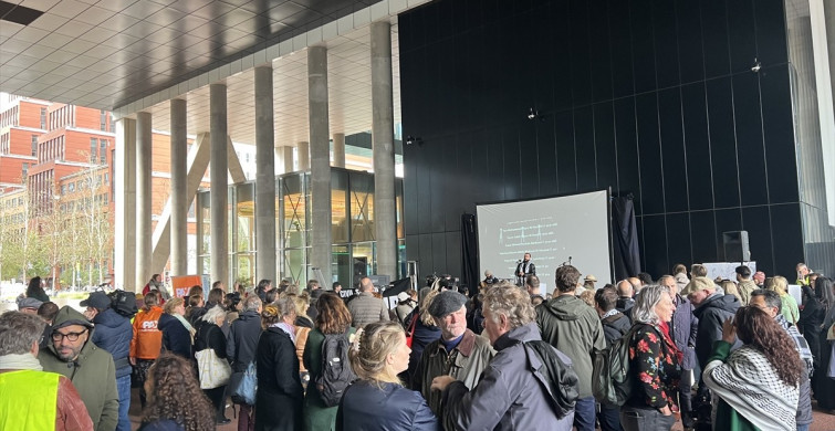 Hollanda'da Memurlar Gazze İçin Protesto Düzenledi