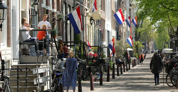 Hollanda'da Covid-19'dan Can Kaybı 5 Bin 715'e Yükseldi