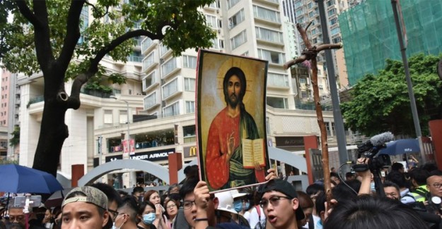 Hong Kong'daki Protestolara Hristiyan Ve Budist Tarikatlar da Destek Açıkladı