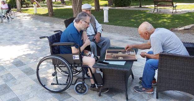 Huzurevleri ile Engelli Bakım Merkezlerinde Normalleşme Adımları 15 Haziran'dan İtibaren Atılacak