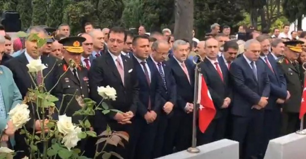 İBB Başkanı Ekrem İmamoğlu Edirnekapı Şehitliği'ni Ziyaret Etti