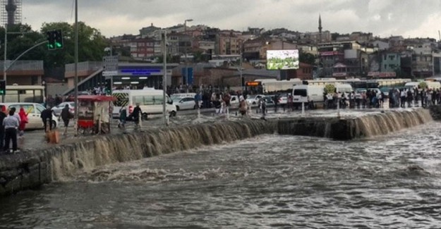 İBB, İstanbulluları Ani Su Baskınlarına Karşı Uyardı