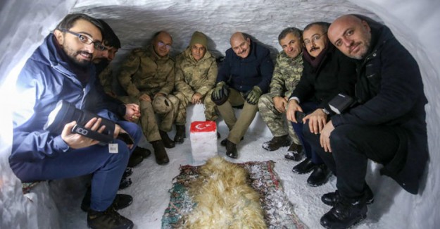İçişleri Bakanı Süleyman Soylu Yeni Yıla Askerlerle Beraber İgloda Girdi