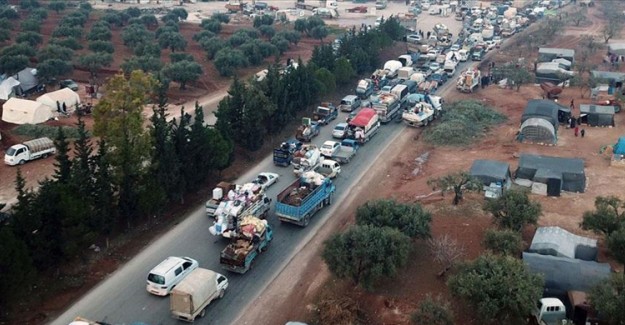 İdlib'deki Saldırılardan Kaçan 21 Bin Sivil Türkiye Sınırına Göç Etti