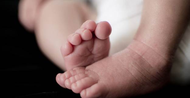 İki Günlük Bebek, Yüz Defa Tornavida Saplanarak Öldürüldü