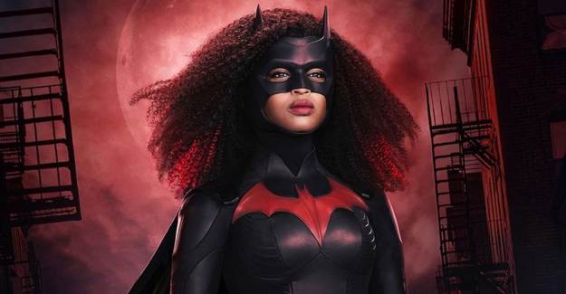 İlk Siyahi Batwoman'dan Kostümlü Özel Fotoğraflar