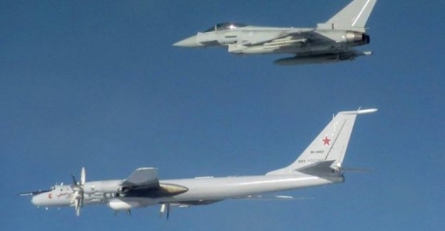 İngiliz Ve Rus Uçakları Arasında Gergin Anlar!