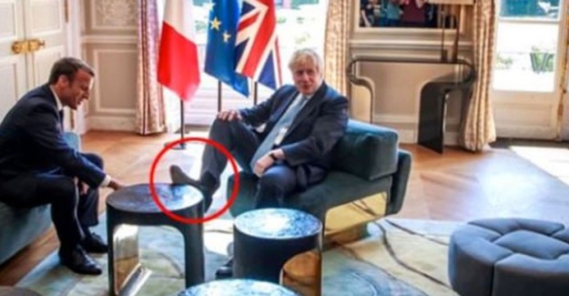 İngiltere Başbakanı Boris Johnson'ın Ayağını Sehpaya Koyması Şaşırttı