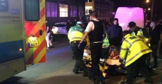 İngiltere'de Camiden Çıkanlara Saldırı! 3 Kişi Yaralandı
