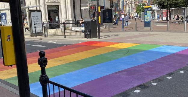 İngiltere'deki LGBT Projesi 'İmamoğlu Görmesin' Dedirtti