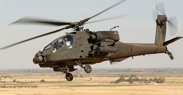 İngiltere'den Estonya'ya Rus Tehdidine Karşı 5 Apache Saldırı Helikopteri Gönderildi