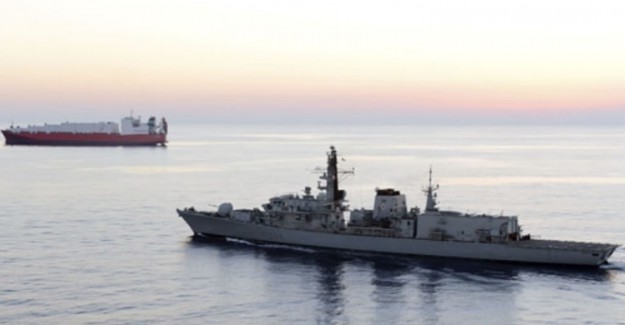 İran İngiliz Gemisindeki 18 Hintli Mürettebata Konsolosluk Erişimi Verdi