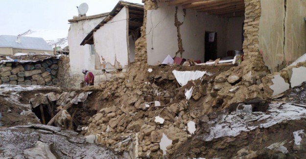 İran Merkezli Depremde Van'da 9 Kişi Hayatını Kaybetti