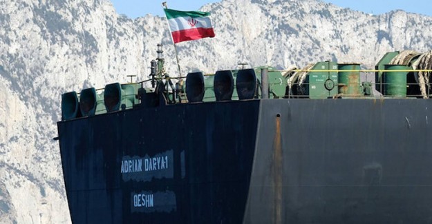 İran'a Ait Petrol Tankeri Türkiye Karasularına Girdi