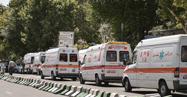İran'da Seyir Halindeki Otobüs Devrildi! 20 Kişi Öldü, 23 Yaralı