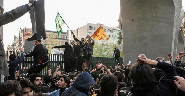 İran'daki Protestolarda 23 Kişi Hayatını Kaybetti!
