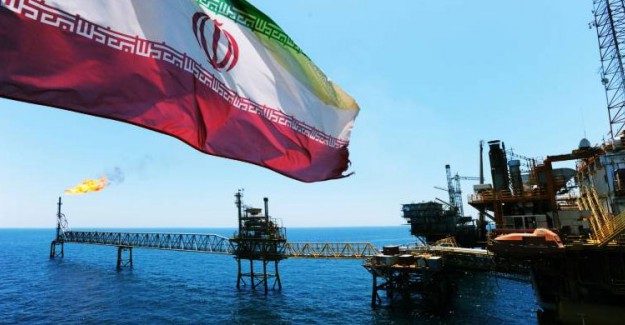 İran'dan Tehdit Gibi Açıklama: Kimse Petrol Satamaz