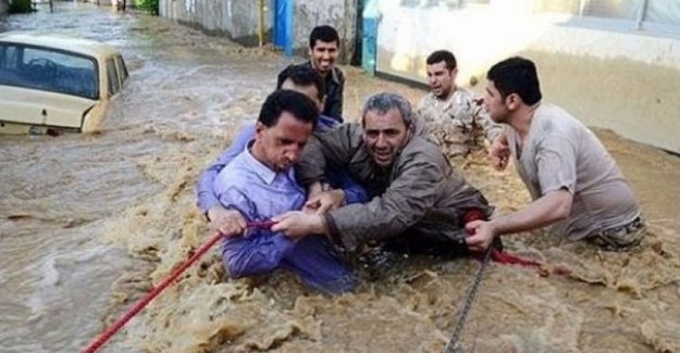 İran'ı Sel Vurdu: Çok Sayıda Ölü Var