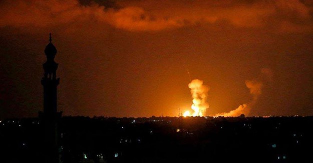 İşgalci İsrail Jetleri Gazze'yi Bombalıyor