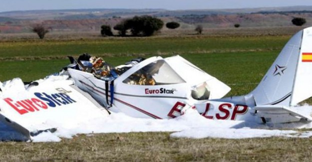 İspanya'da Uçak Kazası, 2 Ölü 