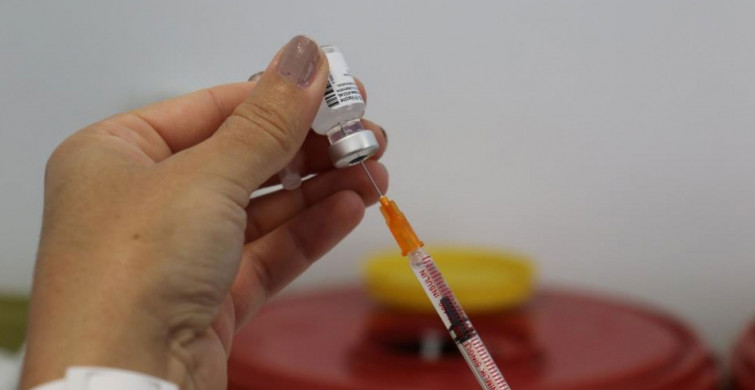 İspanya'yı birbirine katan olay: Kovid-19 aşısının içinden sinek çıktı!
