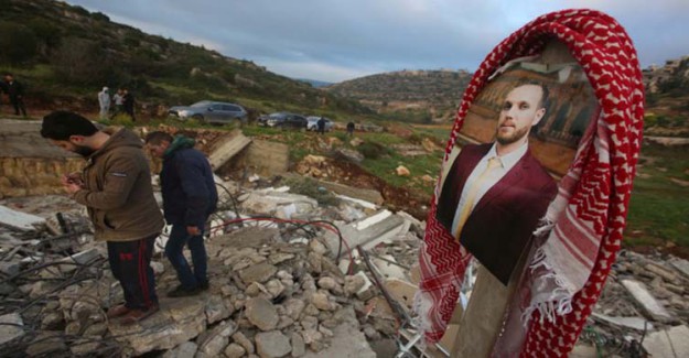 İsrail Askerleri Asım el-Bergusi'nin Evini Yıktı