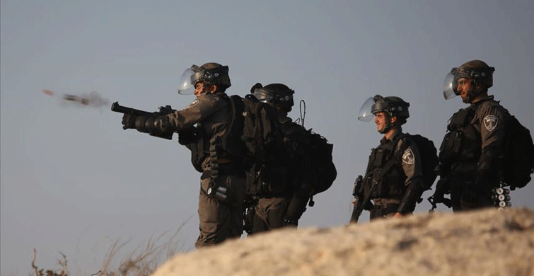 İsrail Askerleri İki Filistinli İşçiyi Yaraladı