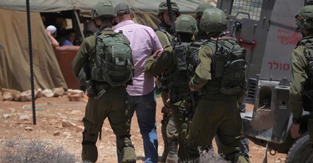İsrail Durmuyor, 12 Filistinli Gözaltında