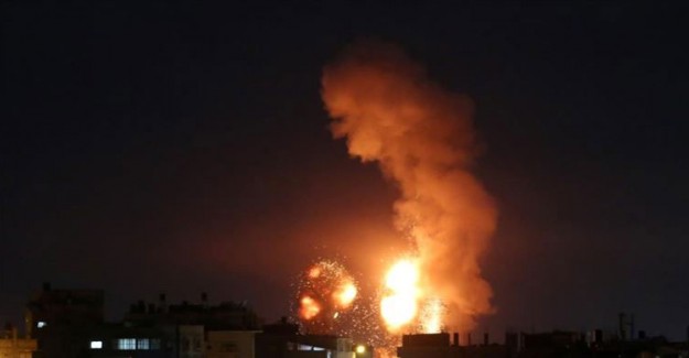 İsrail Durmuyor ! Gazze'ye Hava Saldırısı Düzenlediler