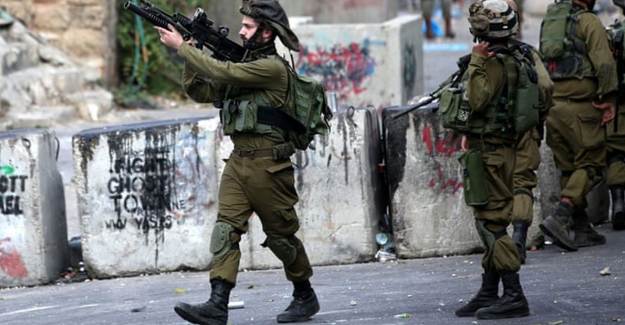 İsrail Güçleri 13 Filistinliyi Gözaltına Aldı