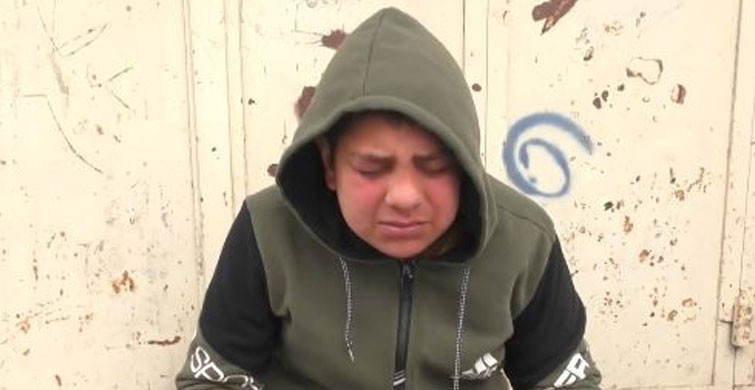İsrail Güçleri Küçük Çocuğa Biber Gazıyla Saldırdı