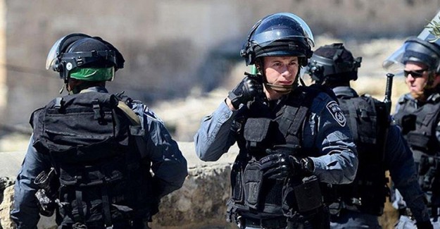 İsrail Polisi Mescid-i Aksa İmamlarına Saldırdı