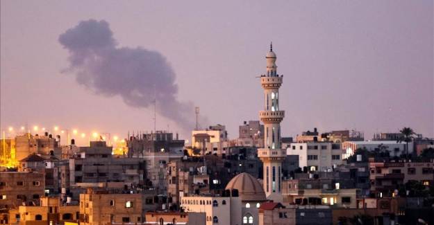 İsrail Savaş Uçakları Gazze'yi Vurdu