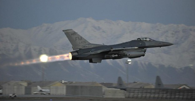 İsrail Savaş Uçakları Suriye'yi Vurdu