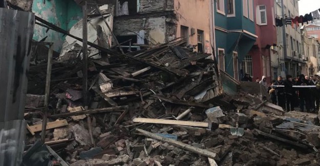 İstanbul'un İşlek Yerlerinde 4 Katlı Bina Çöktü! Olay Yerine Çok Sayıda Ekip Gönderildi