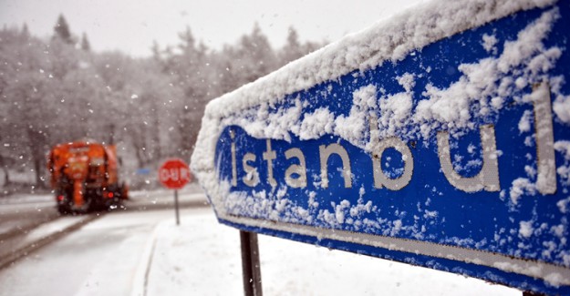 İstanbul Beyaza Büründü! İstanbul'da Kar Yağışı Devam Edecek mi?