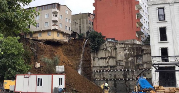 İstanbul Beyoğlu'nda Toprak Kayması