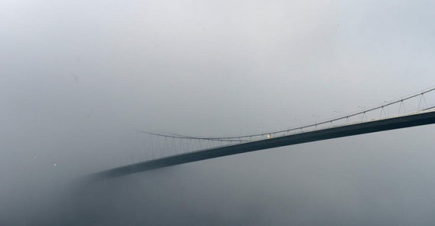 İstanbul Boğazı'na Çöken Sis Büyük Zarara Yol Açtı