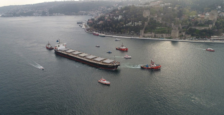 İstanbul Boğazı'nda tehlike alarmı: Gemi trafiği çift yönlü durduruldu!