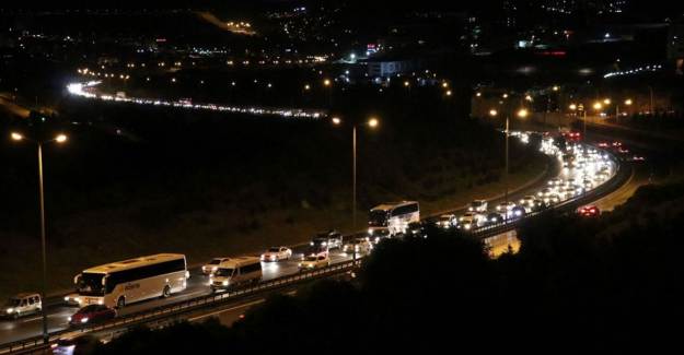 İstanbul Girişinde Trafik Durma Noktasına Geldi