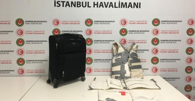İstanbul Havalimanı'nda 7,5 Kilogram Uyuşturucu Yakalandı
