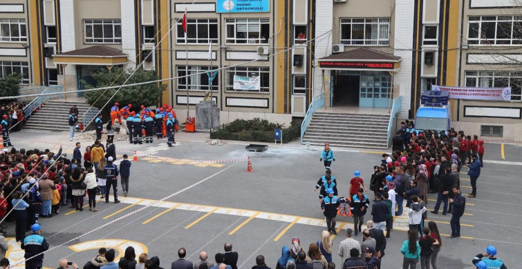 İstanbul Valiliği açıkladı: 93 okul deprem riski yüzünden tahliye edilecek