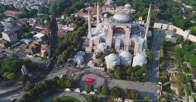 İstanbul Ve Londra'da Eşzamanlı 15 Temmuz Kutlaması