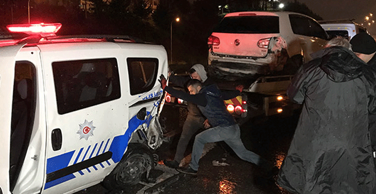 İstanbul'da 3'ü Polis Aracı Toplam 7 Aracın Zincirleme Kazası,Çok Sayıda Ekip Gönderildi! 